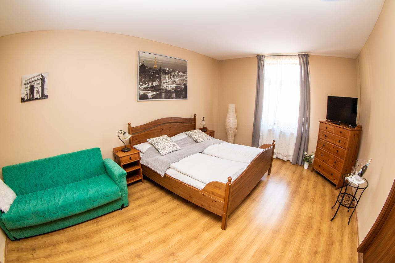 Apartman U Krale Komenskeho Jicin Bagian luar foto