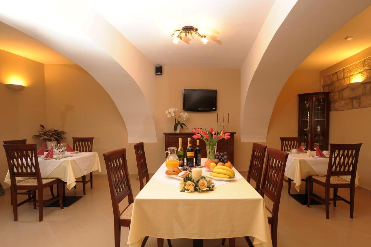 Apartman U Krale Komenskeho Jicin Bagian luar foto